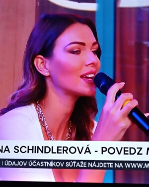 Martina Schindlerová Instagram - Ďakujem za krásne ráno včera v teleráne 🫶

Povedz mi 🎧

@df_officialpg 👗

@telerano 
@stefansprocha