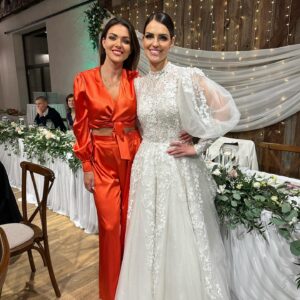 Martina Schindlerová Instagram - ❤️👰‍♀️
#mysister
@marianamaria_ana