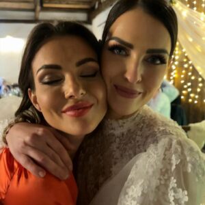 Martina Schindlerová Instagram - ❤️👰‍♀️
#mysister
@marianamaria_ana