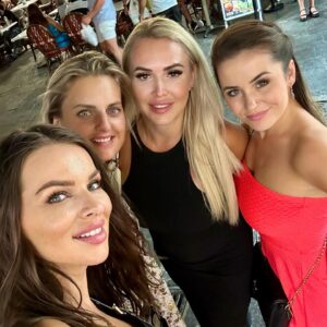Martina Urban Instagram - Memories from this year's Meet & Greet in Rhodes, Greece 💕 I'm so lucky to be surrounded by these amazing and inspiring people ✨ Thankful everyday to be a part of the Phi family 🫶🏻

#martinaliskovapmu #phiacademy #meetandgreet #phimeetandgreet #brankobabicphiacademy #rhodes #greece #beautyindustry #phimasters #phiacademymasters #permanentmakeup #beautyprofessionals
