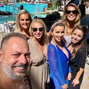Martina Urban Instagram - Memories from this year's Meet & Greet in Rhodes, Greece 💕 I'm so lucky to be surrounded by these amazing and inspiring people ✨ Thankful everyday to be a part of the Phi family 🫶🏻

#martinaliskovapmu #phiacademy #meetandgreet #phimeetandgreet #brankobabicphiacademy #rhodes #greece #beautyindustry #phimasters #phiacademymasters #permanentmakeup #beautyprofessionals
