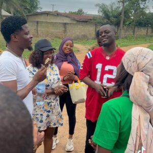 Martini Animashaun Instagram - 🤦🏽‍♂️🤦🏽‍♂️🤦🏽‍♂️🤦🏽‍♂️🤦🏽‍♂️
Birthmood as  @femidaviesmetronews and @tannybee01 caught me unaware 😂😂😂😂.
CC 
@salamirotimi 
@esther_kale 
@thepressngr..
😂😂😡
