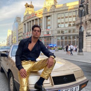 Martiño Rivas Instagram - Mañana por la noche, Martes (20 de Junio) los dos primeros capítulos de “Nacho” en @lasexta . Una baina loca.