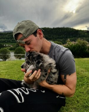 Martinus Gunnarsen Instagram - Me when I see a dog at party