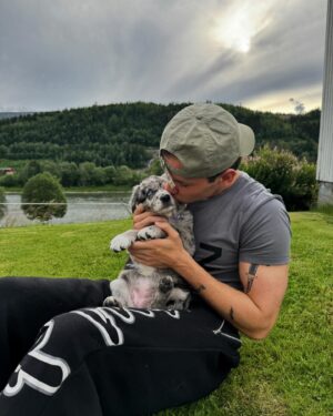 Martinus Gunnarsen Instagram - Me when I see a dog at party