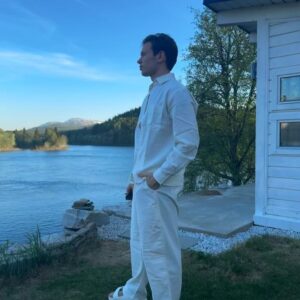 Martinus Gunnarsen Instagram - Paid partnership with @junkyardcom: Bringing my spring style to life with their amazing linen collection! Dancing through sunny days in comfort and style. ☀️🕺 Linen, a true sign of spring.