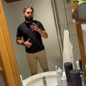 Marvin Matyka Instagram - i know that you like the pictures 🌚🌚

#selfietime #cringe #lovethisshit #hotelbathroomselfie #usa #chicago #hotelselfie #ugly #selfie #bro #uglyselfie #photography #pls #delete #nofilter #why #selfies #selfmade #notedited