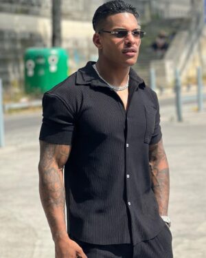 Marvin Tillière Instagram - Steu flemme de trouver une phrase j’ai zero inspi ciao ✌🏽