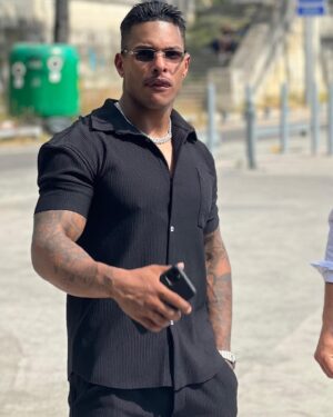 Marvin Tillière Instagram - Steu flemme de trouver une phrase j’ai zero inspi ciao ✌🏽