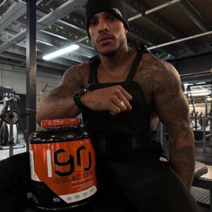 Marvin Tillière Instagram - Fier de vous annoncer ma nouvelle collaboration avec la marque @starlabsfrance prêt à relever de nouveaux défis qui vont me demander encore plus de travail et de rigueur que je me suis imposé a moi même. Je refuse de restez plus longtemps dans ma zone de confort et cette routine salle/hypertrophie qui ne fait pas de moi un vrai sportif.. il n’y a pas d’âge pour se remettre en question dans quelconque domaine,le mien étant le sport. Je me suis rendu compte que ce que j’appeler sport n’etait juste que confort et esthétisme. Comme vous l’avez vu depuis quelques mois j’ai revu ma philosophie d’entraînement afin d’avoir un corps fonctionnel puissant et endurant,croyez moi j’en suis encore loin,et,associé a un sport de combat dans l’objectif de ramassez des médailles lors de compétition nationale et internationale. Je refuse de faire simple figuration,cela nécessite une hygiène de vie contrôlée,d’une préparation physique sérieuse,et sans langue de bois (vous me connaissez 🧪) et pour atteindre ces objectifs sachez que plus on utilise de molécules dans ce sport moins le système cardiovasculaire seras performant,c’est pour quoi il faut mettre de côté ces conneries adaptés au body building mais pas au sport de performance,avoir une nutrition et avoir des compléments alimentaires chirurgicaux,c’est pour quoi j’ai décidé de travailler avec cette marque conçue par des sportifs pour des sportifs.  Every fucking day 🥷🏿🖤