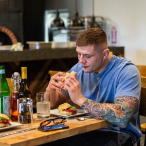 Marvin Vettori Instagram - Proper panino visto che il peso non è più un problema 🇮🇹👌🏻
#theitaliandream