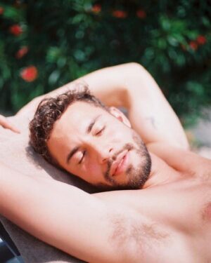 Marwan Berreni Instagram - ☀️bain de soleil
•
•
•
📸 @smartkidmyra (50mm - A1)