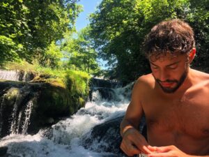 Marwan Berreni Instagram - ~La Cascade du Directeur~
•
•
•
#paradise #cascade #jura #jurassicpark #onestpasbienla #roadtripfrance #plusbeaupaysdumonde #nature