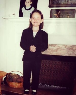 Mary Chieffo Instagram - celebrating lesbian visibility day/week, making it through mercury retrograde, pink moon in scorpio, experiencing the total solar eclipse with friends & family, @wearewildfang coveralls & work pants, @girlinred’s new album, @billieeilish speaking some truths, @reneerapp in all her glory, queer cuts from @brindleyhairstudio, breakthroughs in therapy, exploring @brenebrown’s #atlasoftheheart, reading #lifeisntbinary by #mjbarker & @xtaffi, getting tickets to see @twodykesandamic next month, connecting with/supporting old & new friends in life & art, workouts at @rumbleboxingburbank, & continued growth in partnership with @msmadig 

🖤🌈✨

#protectthiskid #lesbianvisibilityday #lesbianvisibilityweek #mercuryretrograde #pinkmooninscorpio #solareclipse #girlinred #billieeilish #lesbian #queer #queercuts #therapy #kisses #genderqueer #genderexpansive #breakingthebinary #fbf