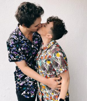 Mary Chieffo Instagram - fresh cuts & kisses @brindleyhairstudio 

✂️💋🌈✨

cut & stlying: @arlenjeremy 
color: @killerbeauty_by_ligia 
button ups: @wearewildfang 
my heart: @msmadig 

📸 @killerbeauty_by_ligia
