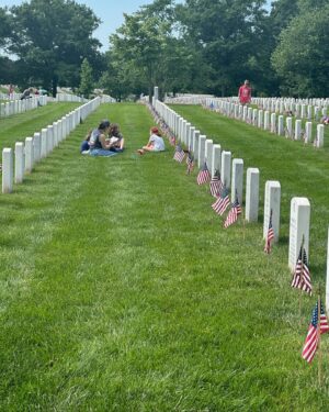 Mary Katharine Ham Instagram - A beautiful, warm morning at Arlington with @travismanionfoundation, friends @jenreeves77 @ehdomenech @jmjabin @tmf_grace! Always a privilege to be with our friends at Section 60 and their families, and all the vets who we were able to meet, thank, and honor and say a prayer for today. #thehonorproject
