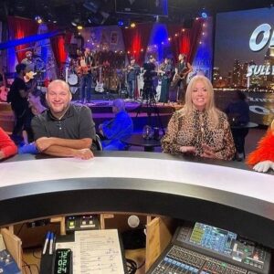 Mary Murphy Instagram - I had such a blast with Sully & Little Tommy @ontheairsd !!✨ This episode will air tomorrow Saturday, 11am with KUSI!! #kusi #sullyandlittletommy #marymurphy #sandiegochicken