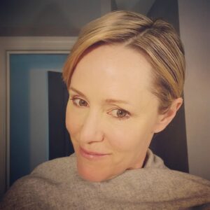 Mary Stuart Masterson Instagram - Meet Victoria Crawford. She is a hot mess inside. So excited to be reunited with, not one, but two of my prior co-stars, @andrewtmccarthy and Sam Robards. #filmfamily #mygoodmother 
#diascontados