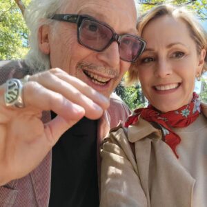 Mary Stuart Masterson Instagram - Behind the scenes photo dump from the set of ISLE OF HOPE. Come see a screening January 12th at Upstate Films Starr Cinema in Rhinebeck at 7pm. Pictured are @rosedianeladd @jessicalynnwallace on our last day. Silly face me and my dearest Sam Robards on his last day,  Juan Hernandez, my D.P and co-pilot, Juan and his core team, costumer, raconteur and mother hen to me when I had Covid, Donnie "Hollywood", my buddy and elegant scene partner @ronald.guttman  taking a selfie with me, and me clowning around in my hotel room the day I matched my pillow...not pictured are my dear old pal @andrewtmccarthy and writer/director @damianromay ... #samrobards #setlife #savannahgeorgia #kimptonhotels #hotelbathrobes #hardwork #mothersanddaughters #oscarmartinez #mygoodmother #amenesia #secondchances