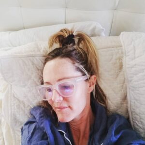 Mary Stuart Masterson Instagram - Watching the #oscars in my PJs. #chloezhao inspires me. "Hold onto the goodness in each other no matter how hard it is"... been loving the magic of movies and dreaming of being a director my whole life.  A great night for women.  Feeling all the Mary Pickford Vibes.