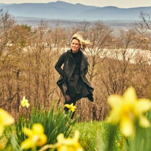 Mary Stuart Masterson Instagram - This photo taken by @lovebryan was during the height of the pandemic, when there was so much uncertainty in the world and the entertainment industry was shutdown just as @upriverstudiosny was gearing up begin construction on 101,000 SF of soundstage space... Today, 3 years later, after so much work to make the case for upstate NY as a new market for large scale film and television production, @govkathyhochul not only listened, but she doubled down! With the help of @didibarrett106 and @michellehincheynysenate the NY State 2023 Budget that passed May 2nd will be a game changer for production upstate! The positive economic impact on distressed economies of the Hudson Valley will provide much needed opportunity and a bright future for our amazing professional crew and @stockade_works trainees! THANK YOU GOVERNOR HOCHUL!