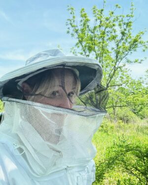 Mary Stuart Masterson Instagram - Bees, (chamomile) teas, seeds … and peace #permaculture #loveyourmother🌎 #oneworld #peace