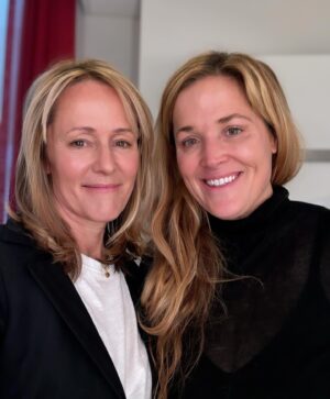 Mary Stuart Masterson Instagram - Can’t tell you where I am or why I am there yet.  Shhhhh! More on that later. But I had the best time getting to work with my beautiful talented friend @jen.donovan of @leshagbeauty.  Hair and make up: Jenn Donovan. #beautyis …