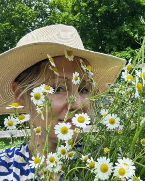 Mary Stuart Masterson Instagram - Bees, (chamomile) teas, seeds … and peace #permaculture #loveyourmother🌎 #oneworld #peace