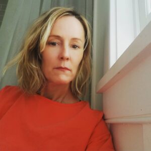 Mary Stuart Masterson Instagram - I am wearing orange today for gun safety. We aren't free until we come to our senses about safe, sane gun legislation to protect all people from the profligate, senseless epidemic of gun violence in this country. Do you wear a seat belt? It is a law. No one took your driver's license, they just made you safer on the road. I admire the incomparable @juliannemoore and @everytown @sandyhookpromise for their tireless work to end the madness