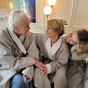 Mary Stuart Masterson Instagram - Behind the scenes photo dump from the set of ISLE OF HOPE. Come see a screening January 12th at Upstate Films Starr Cinema in Rhinebeck at 7pm. Pictured are @rosedianeladd @jessicalynnwallace on our last day. Silly face me and my dearest Sam Robards on his last day,  Juan Hernandez, my D.P and co-pilot, Juan and his core team, costumer, raconteur and mother hen to me when I had Covid, Donnie "Hollywood", my buddy and elegant scene partner @ronald.guttman  taking a selfie with me, and me clowning around in my hotel room the day I matched my pillow...not pictured are my dear old pal @andrewtmccarthy and writer/director @damianromay ... #samrobards #setlife #savannahgeorgia #kimptonhotels #hotelbathrobes #hardwork #mothersanddaughters #oscarmartinez #mygoodmother #amenesia #secondchances