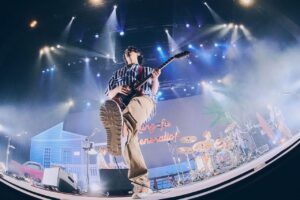 Masafumi Gotoh Instagram - ASIAN KUNG-FU GENERATION 
at Tachikawa Stage Garden

音楽をやろうと決意した町。暗黒の時代だったな。毎日必死だった。やる気も何もなかったけど、友達にだけ恵まれた。また戻って来たい。

Photographer @tetsuyayamakawa 

#asiankungfugeneration #tokyo #tachikawa #tour