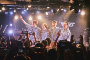 Masafumi Gotoh Instagram - 新代田FEVER

Photographer @tetsuyayamakawa 

#asiankungfugeneration #tokyo #新代田fever #tour