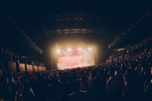 Masafumi Gotoh Instagram - ASIAN KUNG-FU GENERATION 
at Tachikawa Stage Garden

音楽をやろうと決意した町。暗黒の時代だったな。毎日必死だった。やる気も何もなかったけど、友達にだけ恵まれた。また戻って来たい。

Photographer @tetsuyayamakawa 

#asiankungfugeneration #tokyo #tachikawa #tour