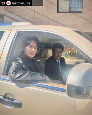 Masaharu Fukuyama Instagram - #Repost @lastman_tbs with @use.repost
・・・
放送まであと2️⃣時間📣

1話の最初は、助手席に乗るかどうかで小競り合いしていた2人ですが、
すっかり並んで座るスタイルが板についてきました😁

10話でも2人で車で捜査に出ます🚗

#最終話本日21時から！！
#無敵のふたり
#ラストマン #TBS #日曜劇場
#福山雅治 #大泉洋