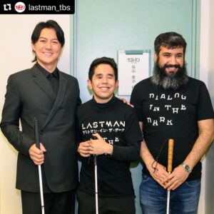 Masaharu Fukuyama Instagram - #Repost @lastman_tbs with @use.repost
・・・
＼オフショット／

全盲所作指導の
はなやんさん、ぐっちさん、ニノさんと📸

皆実捜査官は所作指導の皆さんの個性を
詰め合わせて出来上がりました😁

皆実さんの動きを見て、
そんなことまでできちゃうの…？！
と思った方もいるかもしれませんが、
決して架空のスーパーマンではないんです🦸‍♂️

最終話は6月25日21時から❗️

#ラストマン
#福山雅治
