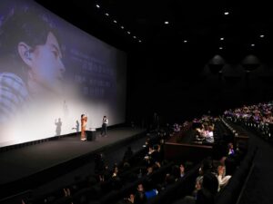 Masaharu Fukuyama Instagram - #福山雅治 LIVE FILM #言霊の幸わう夏
#発声拍手可能上映 舞台挨拶
@TOHOシネマズ 六本木ヒルズ

55歳のバースデーのお祝いも
ありがとうございました🎂✨

2/12も舞台挨拶ライブビューイング生中継実施します🎥

@fendi 

#ひとみ
#2月19日デジタルリリース
#BROS1991