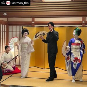 Masaharu Fukuyama Instagram - #Repost @lastman_tbs with @use.repost
・・・
＼オフショット📸／

最終話、もちろん暗いシーンだけではありません！

ラストマンですもの。🕺

#ラストマン
#最終話まであと1日！！
#福山雅治 #大泉洋 #無敵のふたり