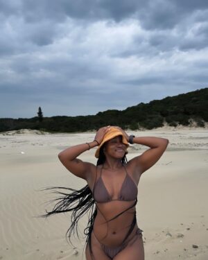 Masali Baduza Instagram - as the final sun sets on 2023, i’d like to express an abundance of gratitude for the lessons learnt throughout. this year was by far the most challenging internally for me. thank you to my loved ones for holding me ever so gently during my journey back to myself. i could not have done it without you guys 🥹 
s/o to the powers that be for the divine protection. 
here’s to 2024 bantase!🥂

two posts back to back? ah ah, see you guys in 6 months 😂✌🏾