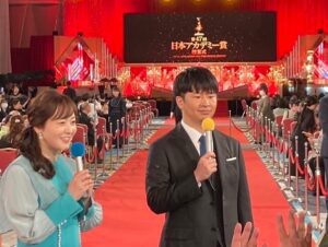 Masayasu Wakabayashi Instagram - このあと21時から日本テレビ「アカデミー賞」
話題賞スピーチ事件から、丸10年です。おめでとうございます。