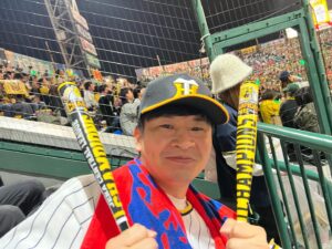 Masayasu Wakabayashi Instagram - 2023日本シリーズ第5戦
専属解説のティモンディ前田くんと
人生初甲子園で勝利する阪神を観ることができました
嬉しい
本当に嬉しい
バモスでトゥースな夜でした