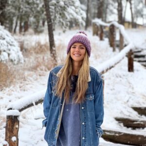 Masey McLain Instagram - Wanted to share some celebratory news before the year ends 🎉💙 It’s been an endeavor of a thousand zooms & phone calls & constant work behind the scenes🥲 @taylorkalupa @jdjames23 & I have spent hours upon hours creating content that we have never stopped believing in- and we recently sold our first TV SERIES to a network 🎉🥹😭🤍🙌🏼 I want to tell stories that make a difference and I believe wholeheartedly this to be one of them. Thank you to our amazing team at Untitled @lauraiwilder for believing in this project & championing it! Can’t wait to share more with you 💙