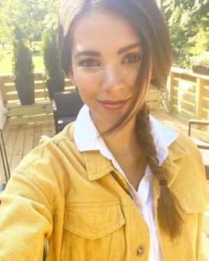 Masey McLain Instagram - Weekends are a gift🍓🎨🌞
Sunshine, strawberry farm, family time, & a backyard craft with some friends that I’ll be hanging up for some wall decor🤗 oh &&& my first Tik Tok👀👀 late to the party but I’m here🥳