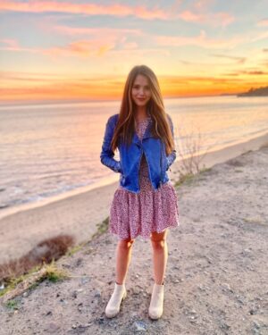 Masey McLain Instagram - Who’s a fictional character that has always inspired you and why? I’ll go first: Jo March for her courage, passion, and resilient spirit ✨📚{Little Women}