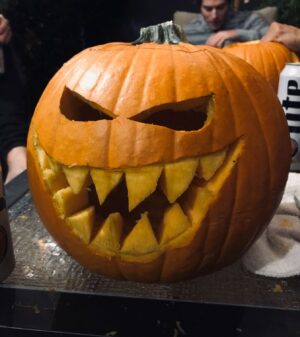 Mason Dye Instagram - Pumkin Carvin’ Season 🎃🎃