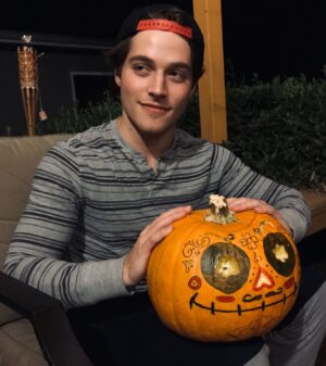 Mason Dye Instagram - Pumkin Carvin’ Season 🎃🎃