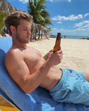 Mason Dye Instagram - Until next time Mexico! ☀️🌊🍻