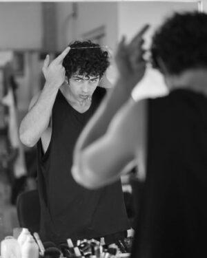 Massimiliano Caiazzo Instagram - Luce e pezzi di vetro sotto agli occhi.
🩸✨ 🫢

@admphotography17 
@francescaamitrano_dop 

#marefuori #marefuori4