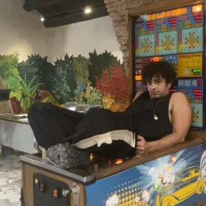 Massimiliano Caiazzo Instagram - Oggi si è tenuta  la conferenza stampa per Mare Fuori 4, ero emozionato, sono emozionato .

Mare Fuori torna su @raiplay_official il 1 febbraio e dal 14 febbraio su @instarai2 e io tremo, ma non vedo l’ora 
🌊❤️

@picomedia.official 
@do_cinema @danieleorazii 
@wordsforyou_pr @giuliatrippa 

#marefuori #marefuori4