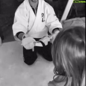 Massimiliano Varrese Instagram - Mia San 🥋
_____

Quante cose che facciamo insieme! 

Quante cose ne insegni a me. 

Quante cerco di passarne a te.

I miei valori, i miei fondamenti. 

Le radici forti, il rispetto e l'ascolto.

Sei così piccola.

Oggi festeggio con questo reel ricordo la fine della stesra del nuovo Romanzo...

Siete curiosi?

C'è anche un po' di tutto questo dentro...

Osu! 
MV

☀️
.
.
#romanzo
#padreefiglia #judo #kudo #mma #martialart #bjjlifestyle 
#valori #radici #osu #massimilianovarrese #trainingolisticototale #trainingolisticoattoriale