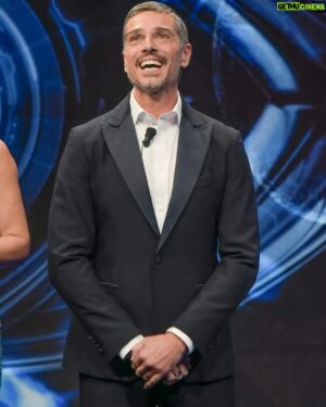 Massimiliano Varrese Instagram - Nella vita bisogna provare, provare e riprovare finché non si trova la propria via. Ma è solo tentando e avendo il coraggio di farlo che si arriva al successo personale. Chi ha paura del fallimento, ha anche paura di agire. Si può stare una vita ad aspettare che sia il momento giusto per fare le cose? Si può stare tutta una vita ad aver paura del Giudizio altrui?

Credo proprio di no. Aspettare che sia sempre il momento perfetto, significa aspettare invano. Il momento perfetto per fare le cose ed agire è sempre quello presente. È normale avere paura, ma la paura ci insegna ad avere coraggio.

𝑰𝒍 𝑺𝒐𝒈𝒏𝒂𝒕𝒐𝒓𝒆 𝒅𝒆𝒗𝒆 𝒆𝒔𝒔𝒆𝒓𝒆 𝒑𝒊𝒖̀ 𝒇𝒐𝒓𝒕𝒆 𝒅𝒆𝒍 𝑺𝒐𝒈𝒏𝒐

cit. 𝑴𝒂𝒔𝒔𝒊𝒎𝒊𝒍𝒊𝒂𝒏𝒐 𝑽𝒂𝒓𝒓𝒆𝒔𝒆 @massimilianovarrese

OSU! ☀️

Dress @doppelgangerofficial

Staff

#MassimilianoVarrese #artistapoliedrico  #traininingolisticototale #sogni #coraggio 
#nientedadividere #cambiamenti #crescitapersonale #ilmiogurusghangherato 
#missam #massimilianovarresefanclub 
#grandefratello #gf #gfvip